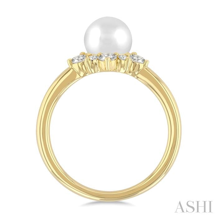 7 MM Cultured Pearl and 1/4 Ctw Round Cut Diamond Fashion Ring in 10K Yellow Gold