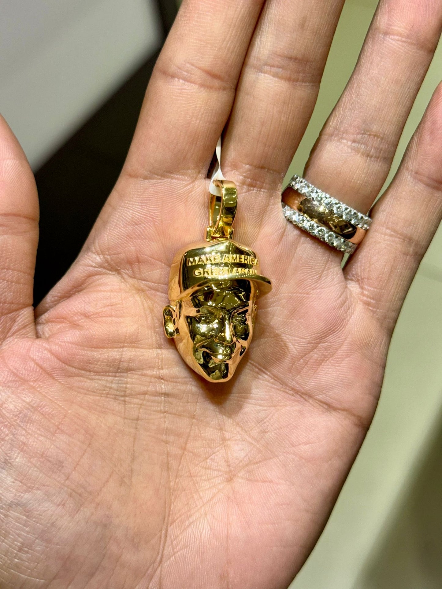 10k yellow Gold Donald Trump Pendant