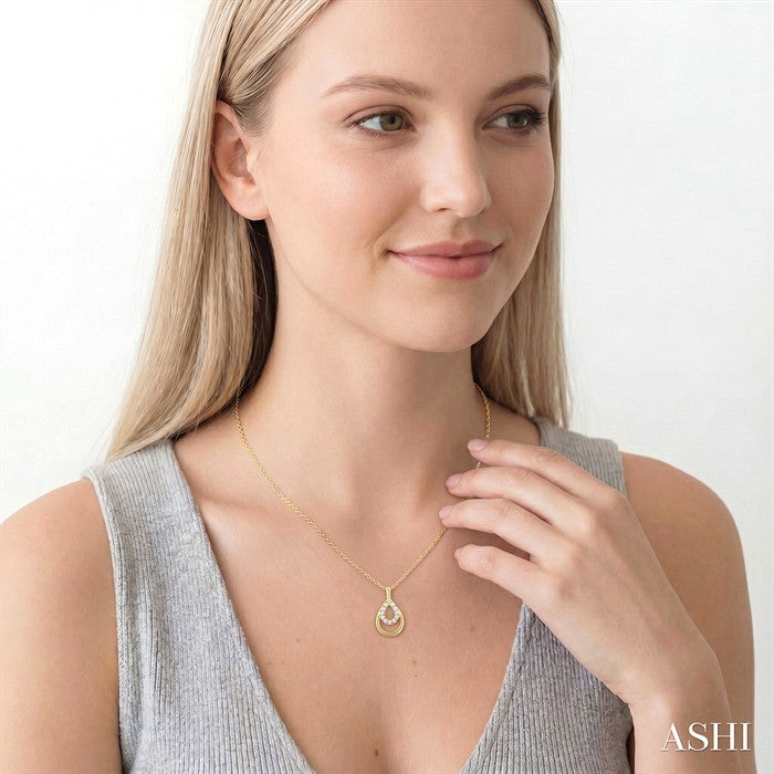 1/10 Ctw Overlay Pear Shaped Frame Round Cut Golden Glow Diamond Fashion Drop Petite Pendant With Chain in 10K Yellow Go