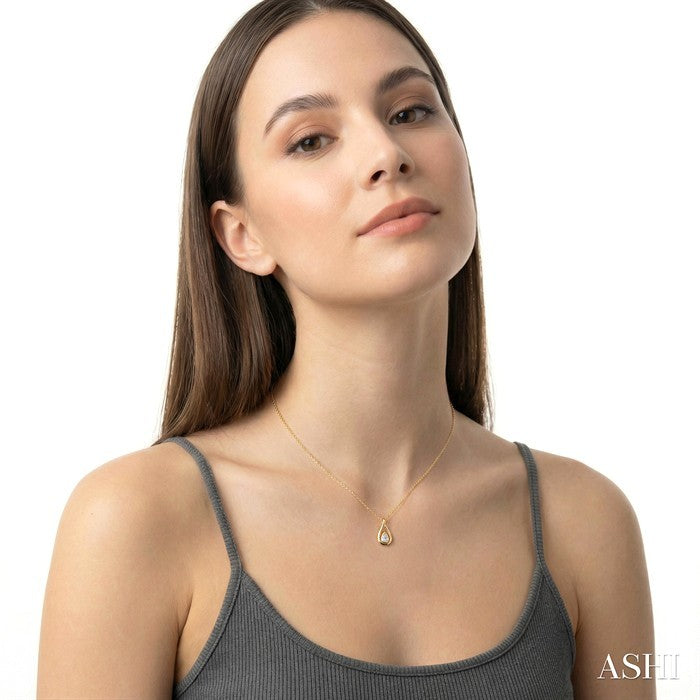 1/3 Ctw Nested Tear Drop Pear Cut Diamond Fashion Pendant With Chain in 14K Yellow Gold