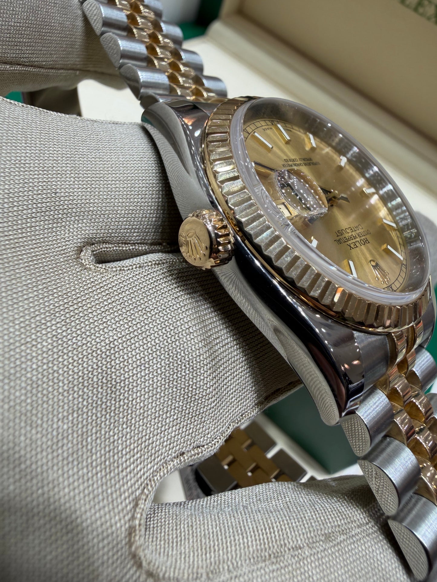 Rolex Datejust 18k/ss Jubilee Gold Roman Numerals Watch 116233