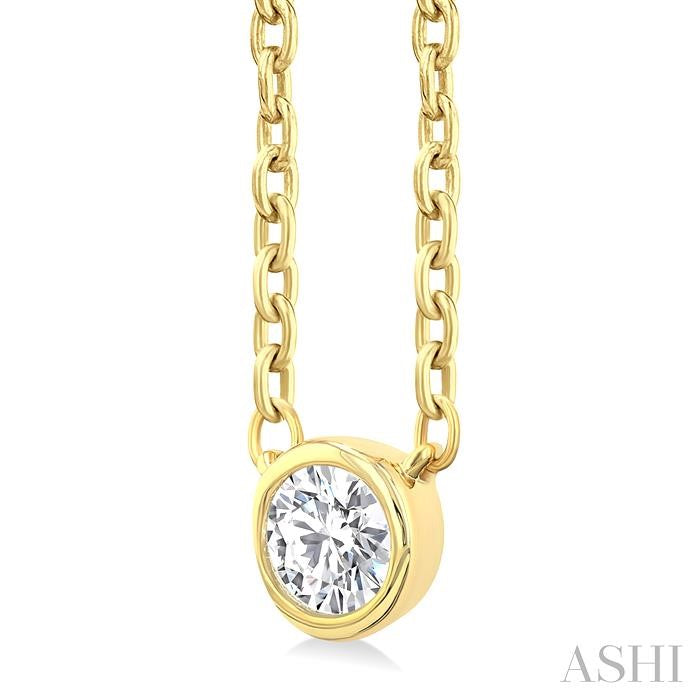 1/6 Ctw Petite Bezel Set Round Cut Diamond Fashion Pendant With Chain in 10K Yellow Gold