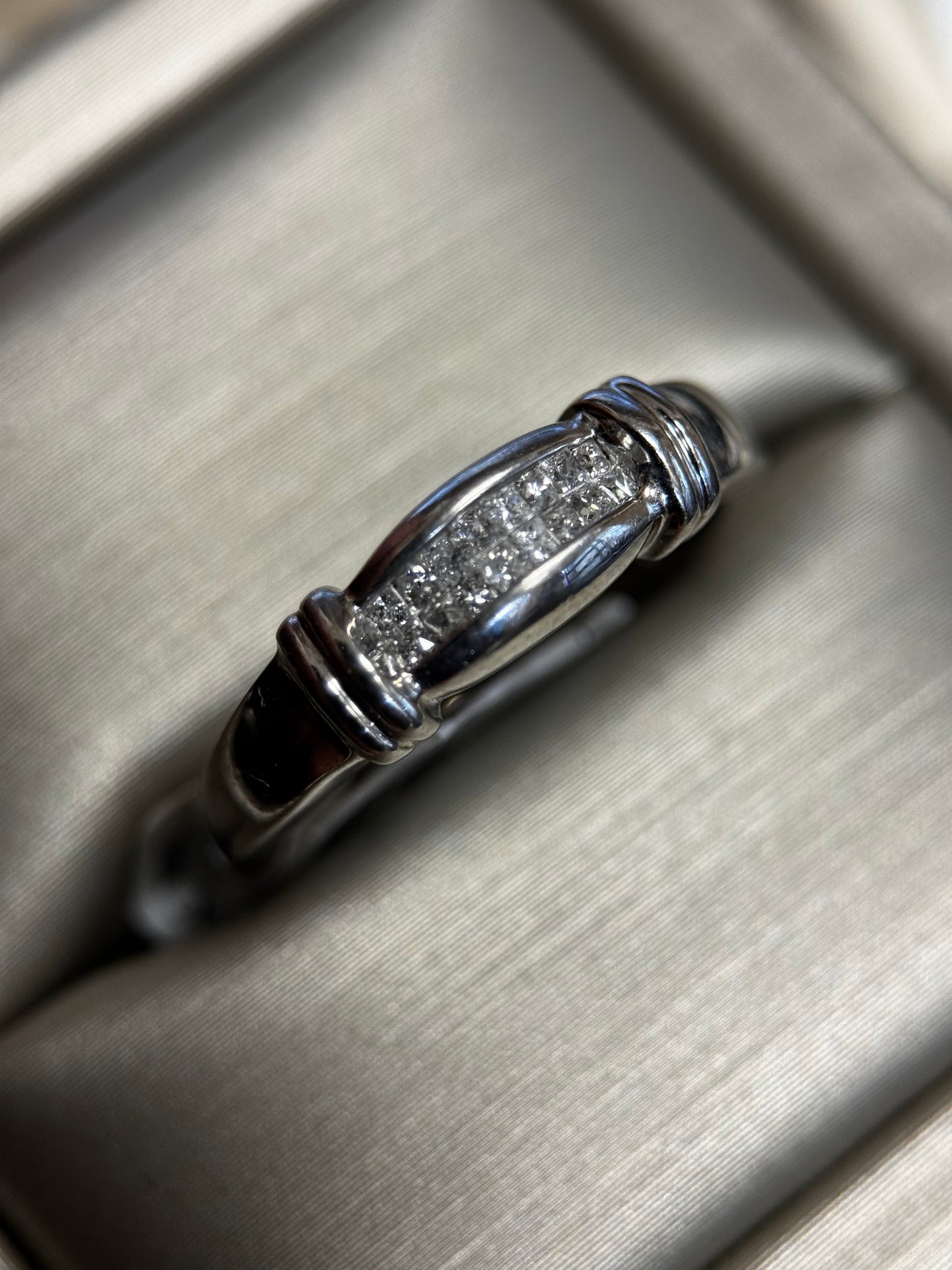 LADIES 16 princess cut DIAMOND BAND IN 10kw 1/4ctw