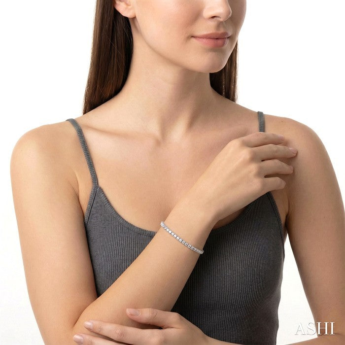 1 Ctw Square Shape Round Cut Diamond Tennis Bracelet in 14K White Gold