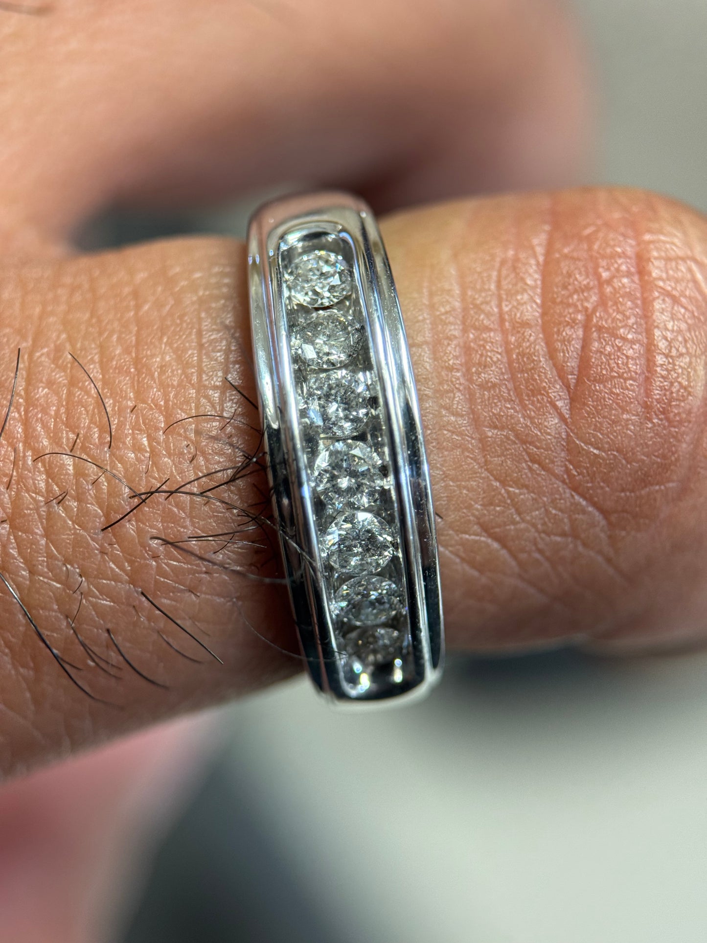 MEN'S  7 ROUND DIAMOND BAND IN 14k WHITE GOLD