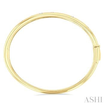 1/2 Ctw Round Cut Diamond Mosaic Fashion Bangle in 10K Yellow Gold