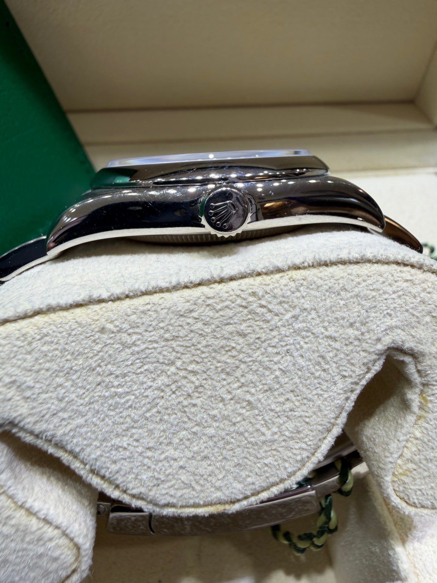 Rolex Oyster Perpetual 36mm Ref. 116000 – Silver Dial | Pre-Owned Rolex