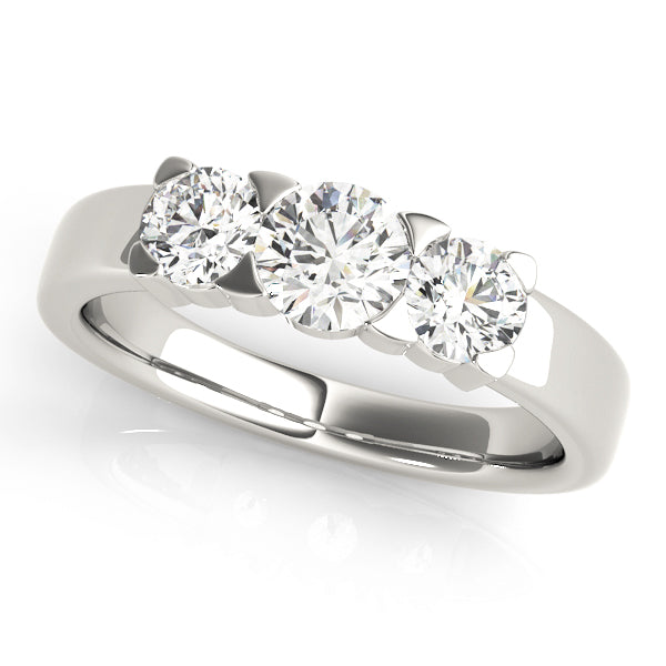 3-Stone Round Engagement Rings