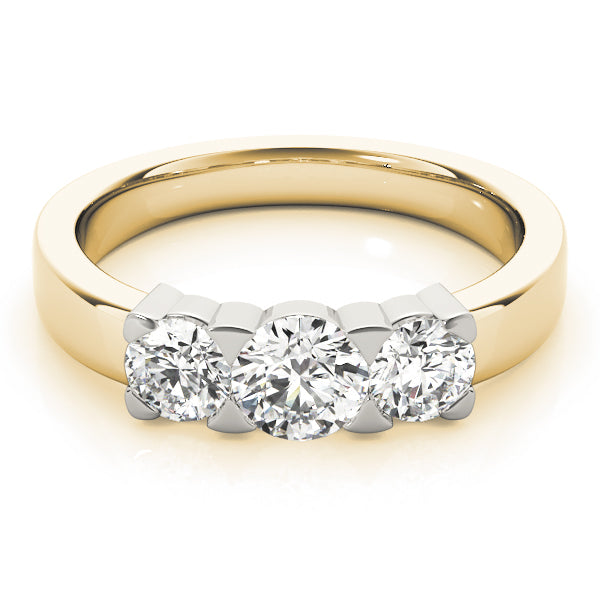 3-Stone Round Engagement Rings