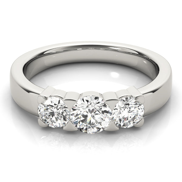 3-Stone Round Engagement Rings