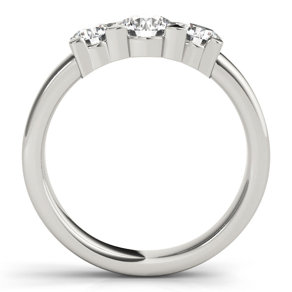 3-Stone Round Engagement Rings