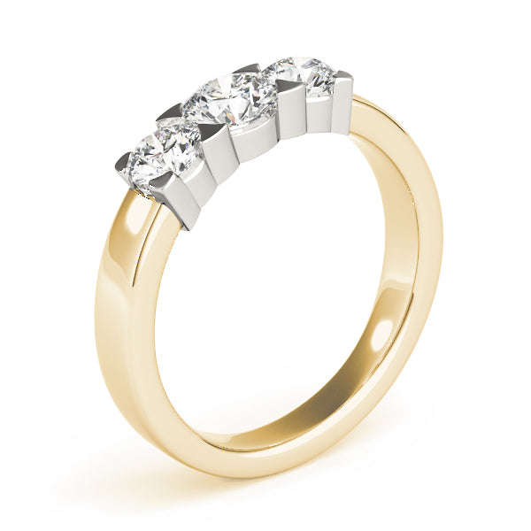 3-Stone Round Engagement Rings