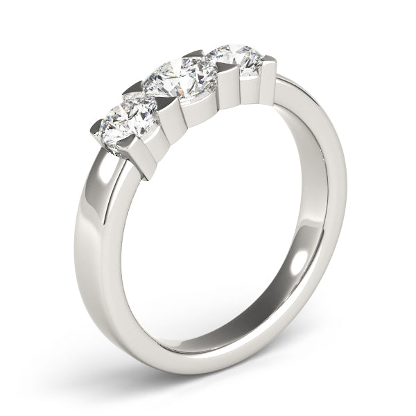 3-Stone Round Engagement Rings