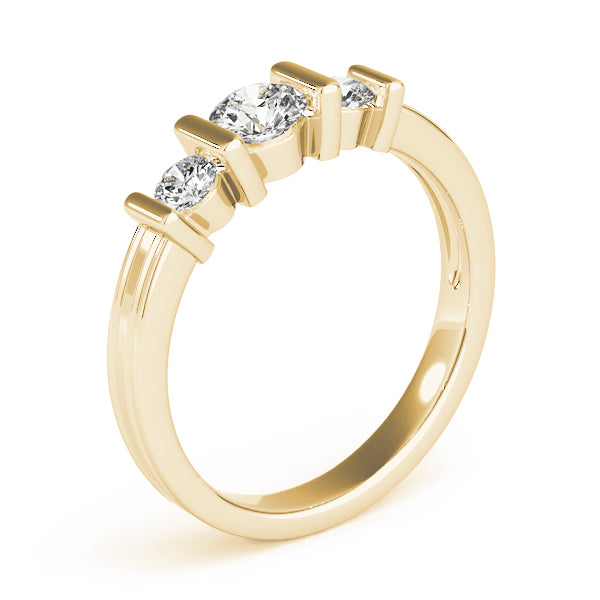 ENGAGEMENT RINGS 3 STONE ROUND