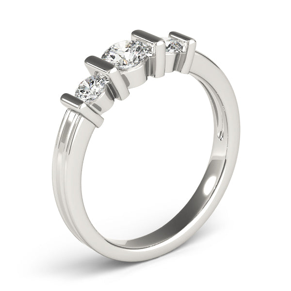 ENGAGEMENT RINGS 3 STONE ROUND