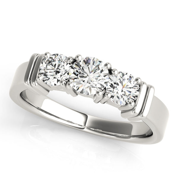 3-Stone Round Engagement Ring