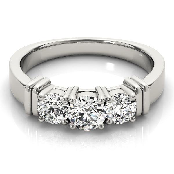 3-Stone Round Engagement Ring