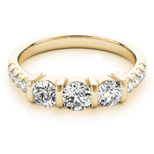 ENGAGEMENT RINGS 3 STONE ROUND