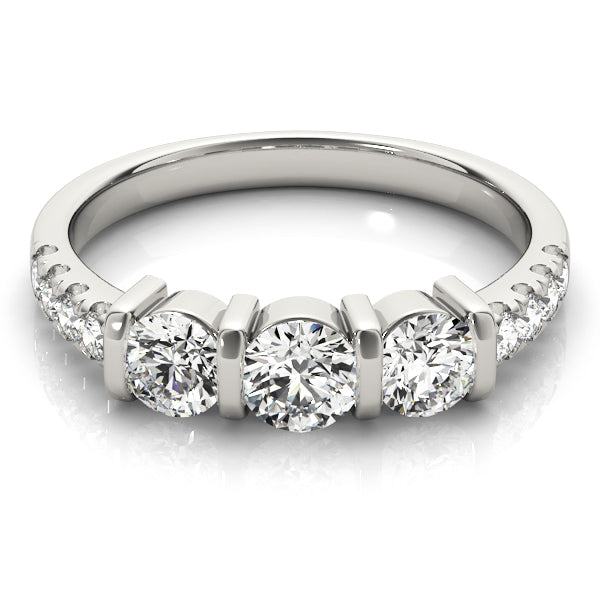 ENGAGEMENT RINGS 3 STONE ROUND