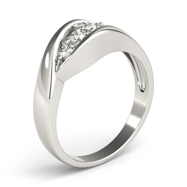 ENGAGEMENT RINGS 3 STONE ROUND