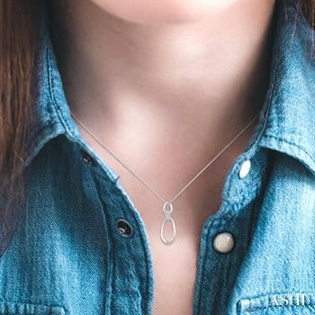 1/10 Ctw Open Window Oval Shape Link Round Cut Diamond Fashion Pendant With Chain in Sterling Silver