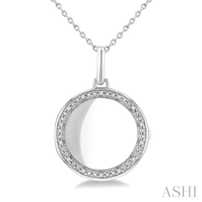 1/10 Ctw Circle Shape Round Cut Diamond Keepsake Locket Pendant With Chain in Sterling Silver