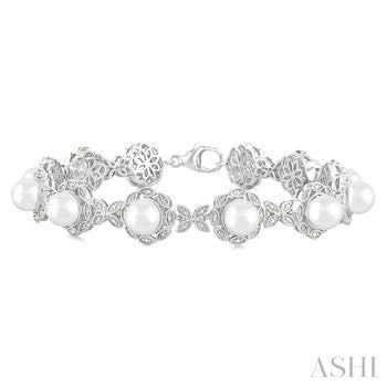 6 MM Cultured Pearl and 1/6 Ctw Round Cut Diamond Bracelet in Sterling Silver