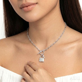 1/10 Ctw Lock & Key Toggle Round Cut Diamond Fashion Necklace in Sterling Silver