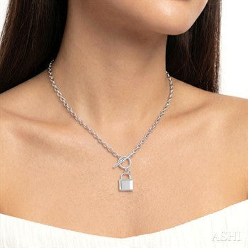 1/10 Ctw Lock & Key Toggle Round Cut Diamond Fashion Necklace in Sterling Silver
