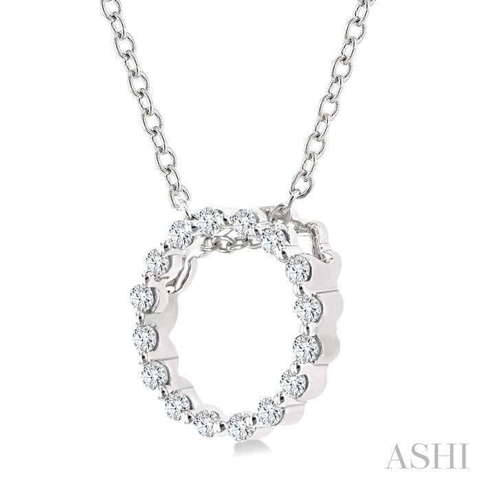 1/10 Ctw Circle Round Cut Diamond Pendant With Chain in Sterling Silver