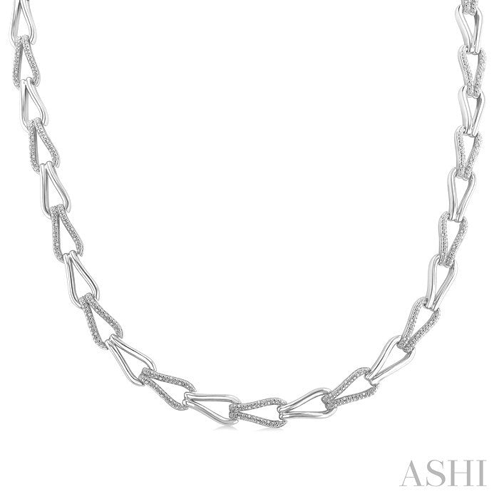 1/4 Ctw Round Cut Diamond Bold Knot Link Fashion Necklace in Sterling Silver