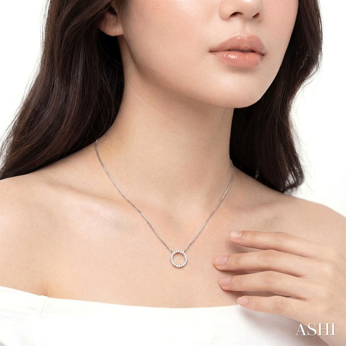 1 Ctw Round Cut Diamond Circle of Love Pendant with Chain in 14K White Gold