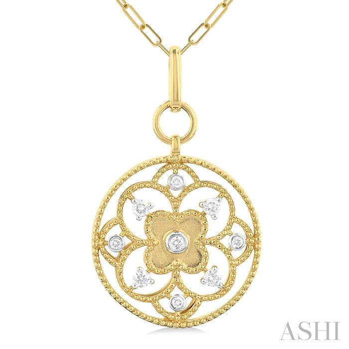 1/4 Ctw Circle Floral Carving Round Cut Diamond Fashion Pendant With Paperclip Chain in 14K Yellow Gold