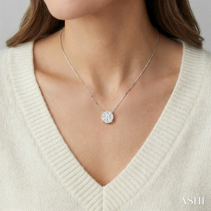 1/2 Ctw Lovebright Round Cut Diamond Pendant in 14K White Gold with Chain