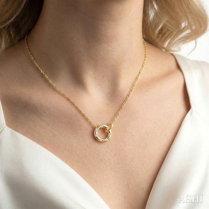 1/6 Ctw Round Cut Diamond Interlocked Mosaic Circle Fashion Petite Pendant With Chain in 10K Yellow Gold