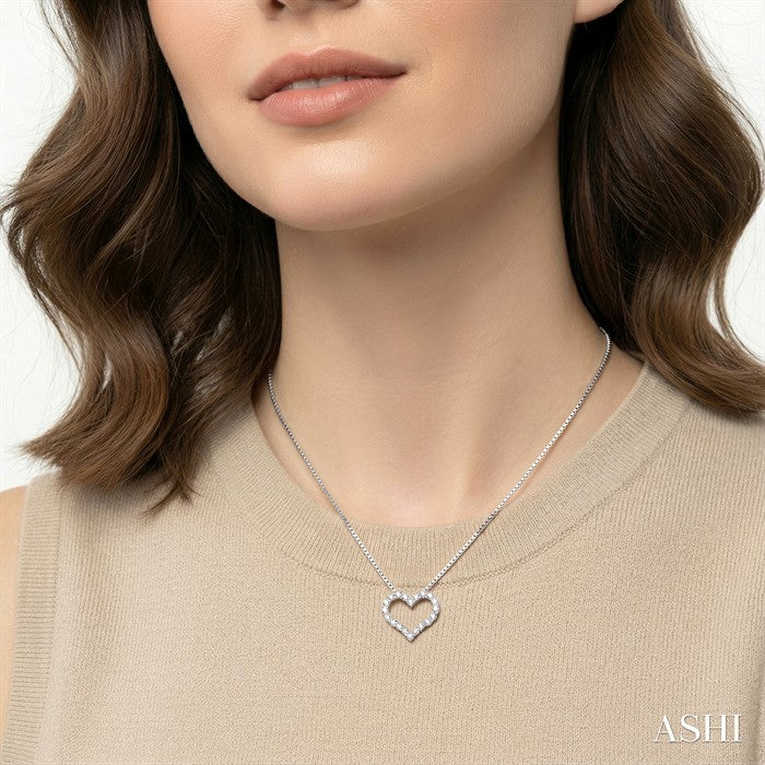 1 Ctw Heart Shape Round Cut Diamond Pendant With Chain in 14K White Gold