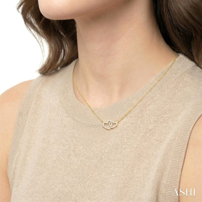 1/4 Ctw Interlocked Heart Round Cut Diamond Fashion Pendant With Chain in 10K Yellow Gold