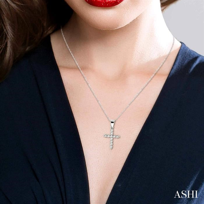 1/10 Ctw Round Cut Diamond Cross Petite Pendant in 14K White Gold with Chain