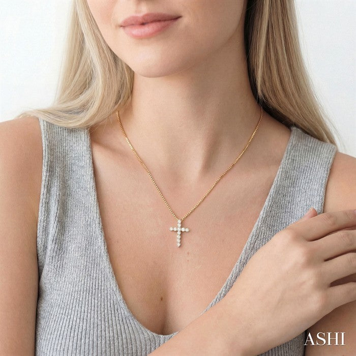 1 Ctw Round Cut Diamond Cross Pendant in 14K Yellow Gold with Chain