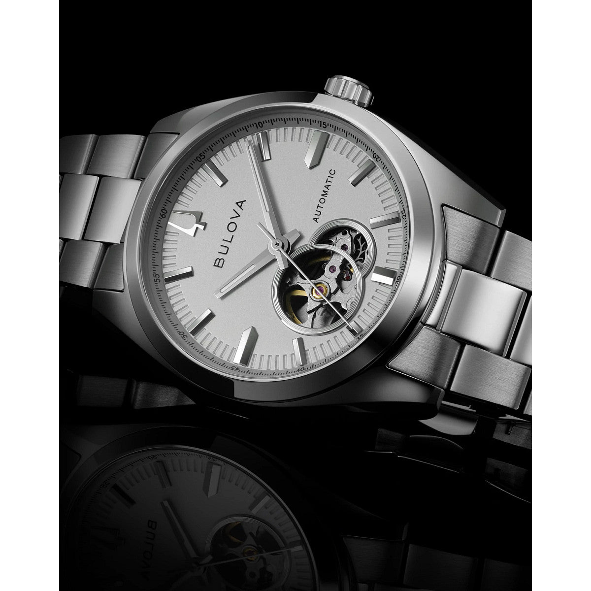 Bulova Surveyor 96A345, 39mm white dial stainless steel, Mens