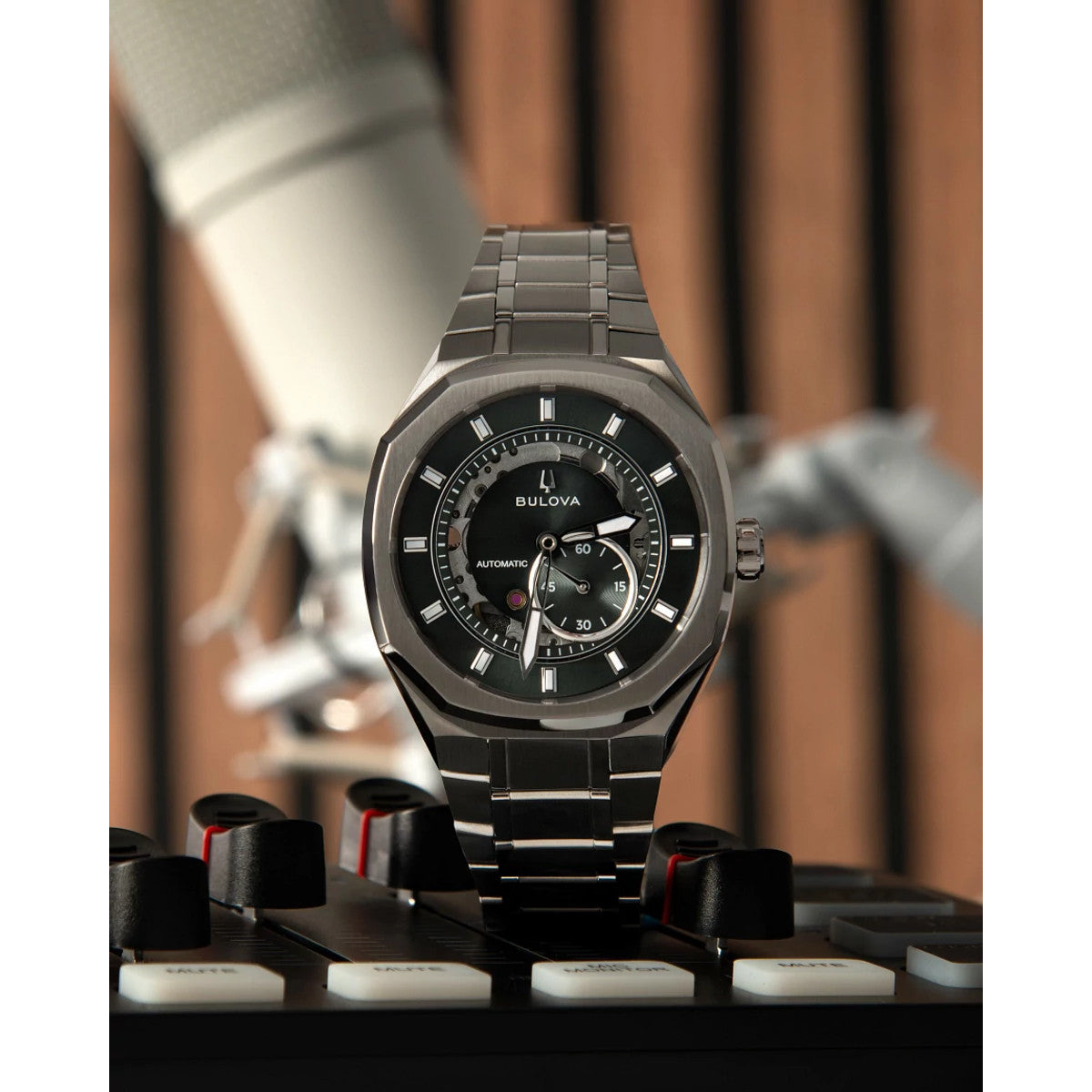 Bulova Surveyor LP 96A346, 40.5mm green dial stainless steel, Mens