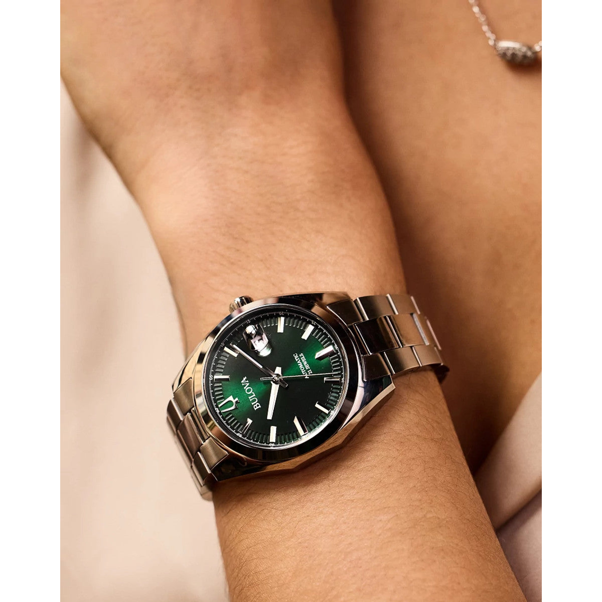 Bulova Surveyor 96B429, 39mm dial stainless steel, Mens