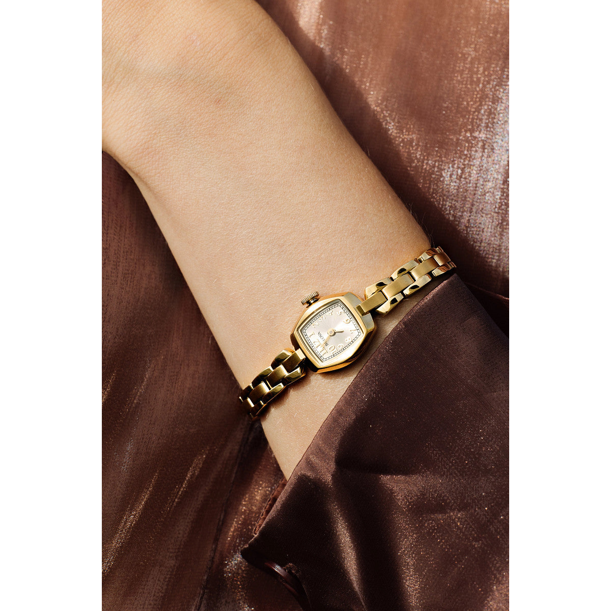 Bulova Classic BUL 97L155, 18mm champagne dial stainless steel, Ladies