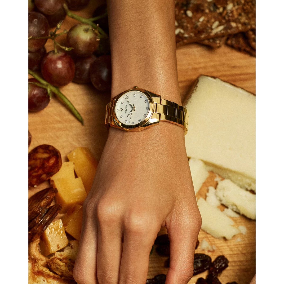 Bulova Surveyor 97P172, 31mm mother-of-pearl dial stainless steel, Ladies