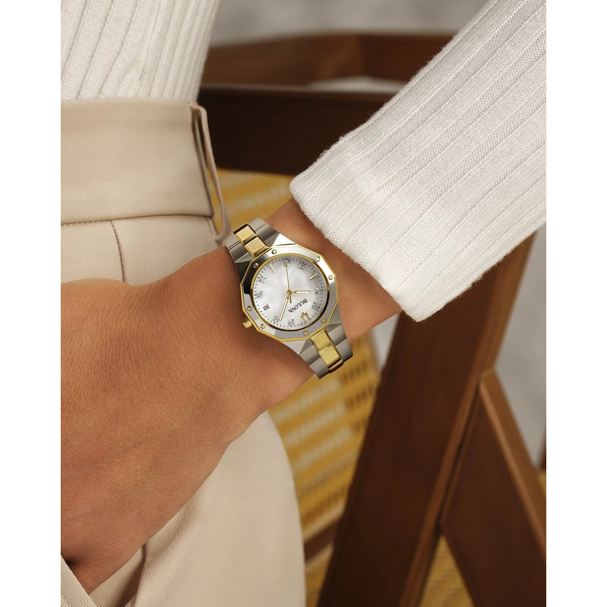 Bulova Prestige 98P234, 32mm mother-of-pearl dial stainless steel, Ladies