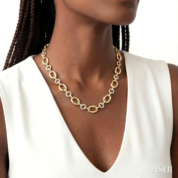 2 1/3 Ctw Open-Window Oval and Circular Link Round Cut Diamond Aeris Gold Bold Fashion Necklace in 14K Yellow Gold