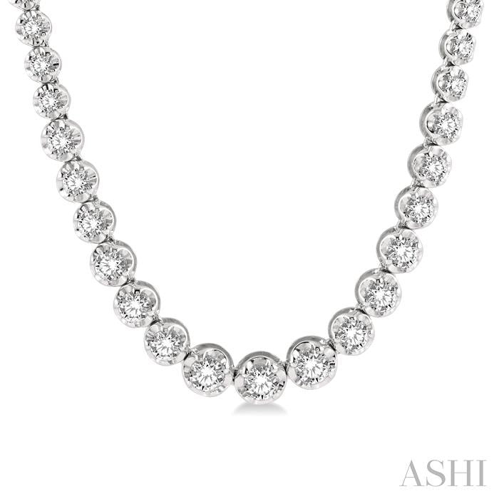 2 Ctw Round Cut Diamond Illusion Necklace in 14K White Gold