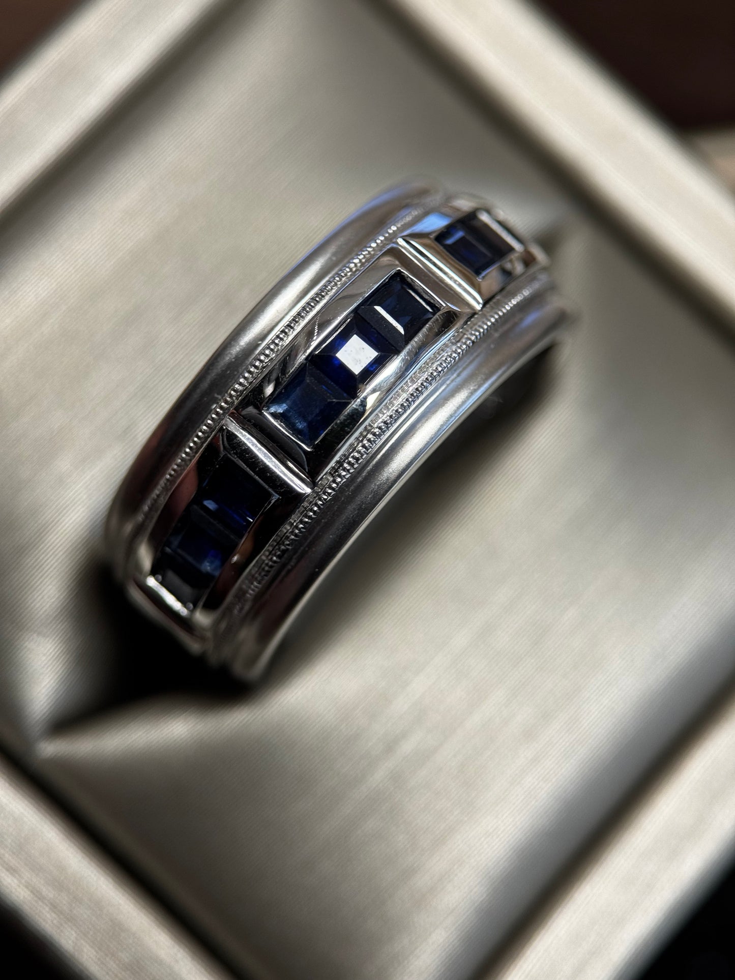 10k white gold Sapphire band