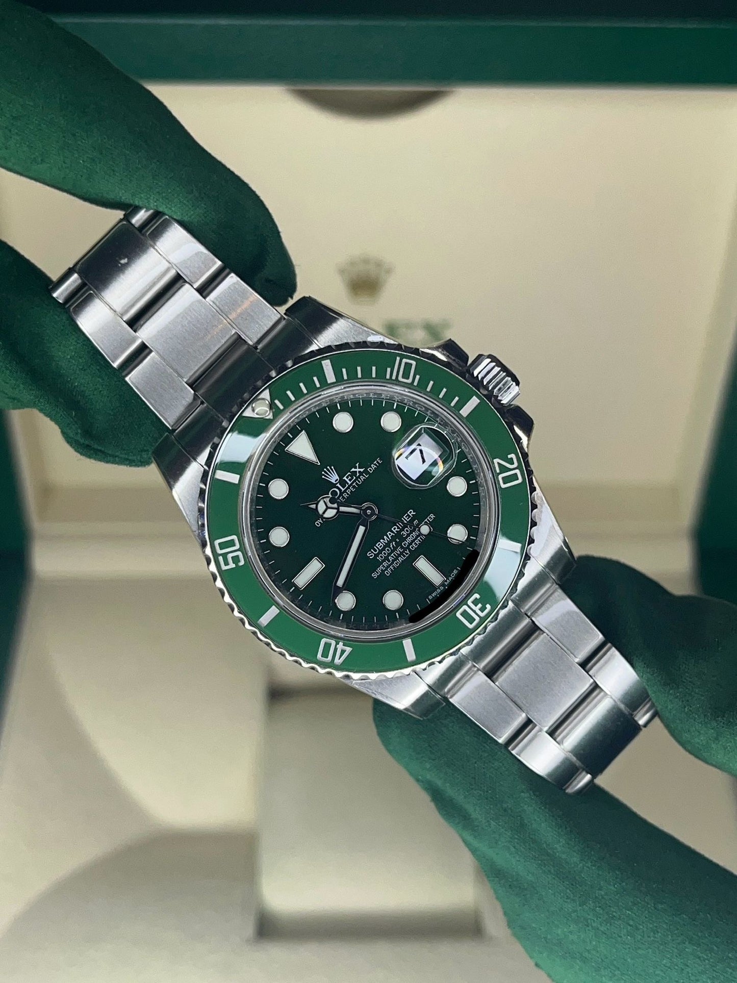 Rolex 116610LV Stainless Steel Submariner  Hulk 40mm Green Dial Green Ceramic