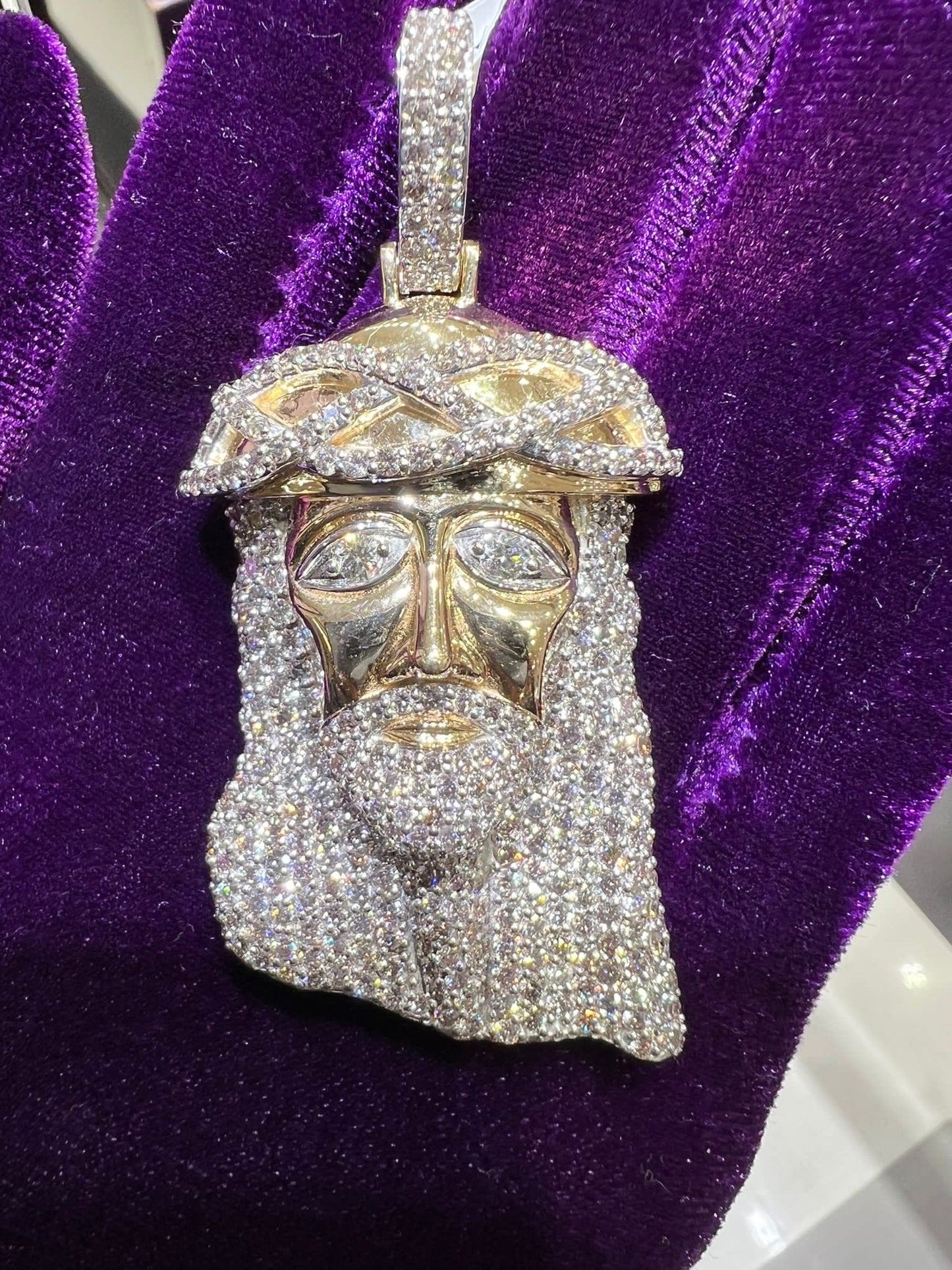 10k Gold and diamond Jesus pendant 7 carat with chain